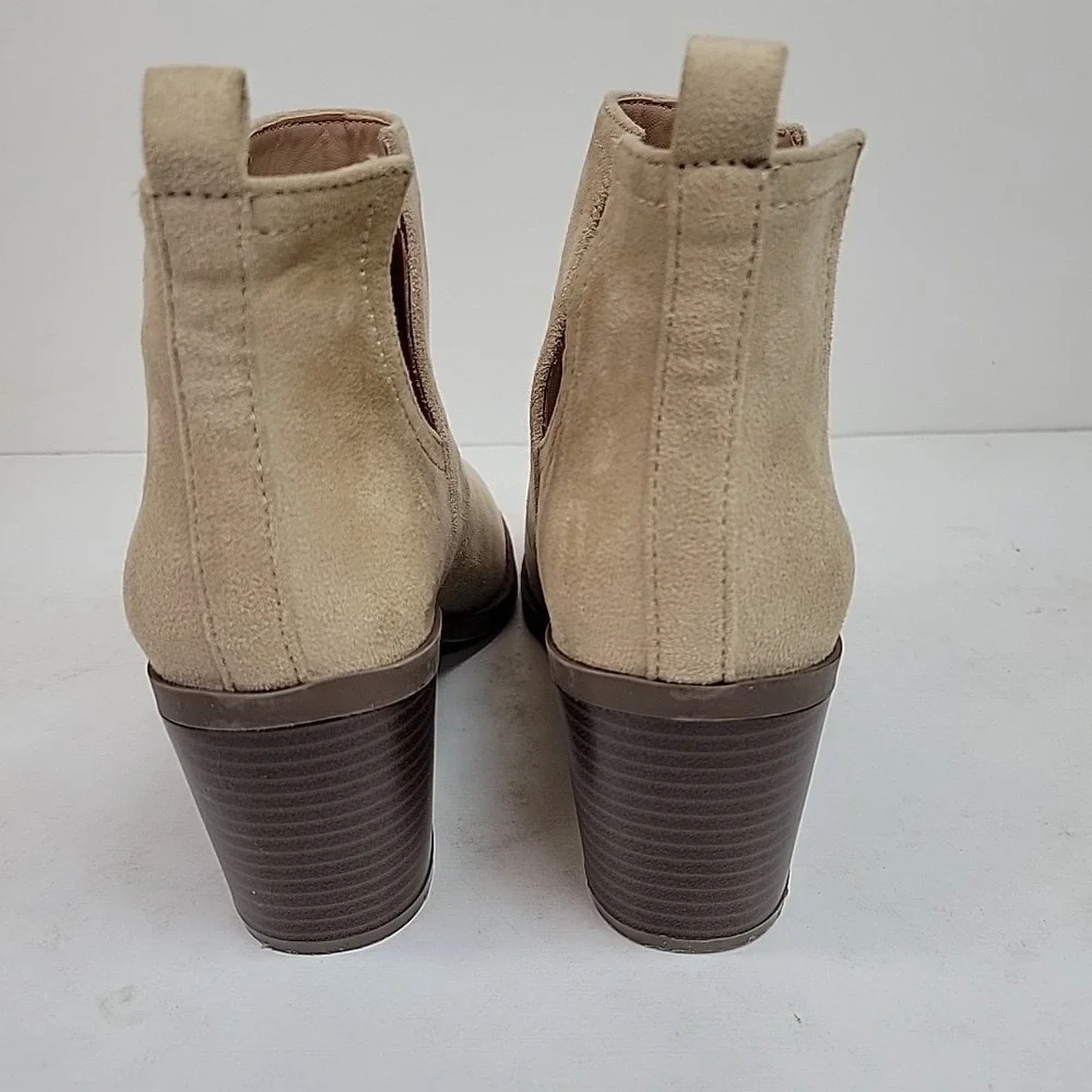 ZBY  Ankle Booties Women's Size 7.5 Tan Suede Preppy Casual‎ Dressy Hipster